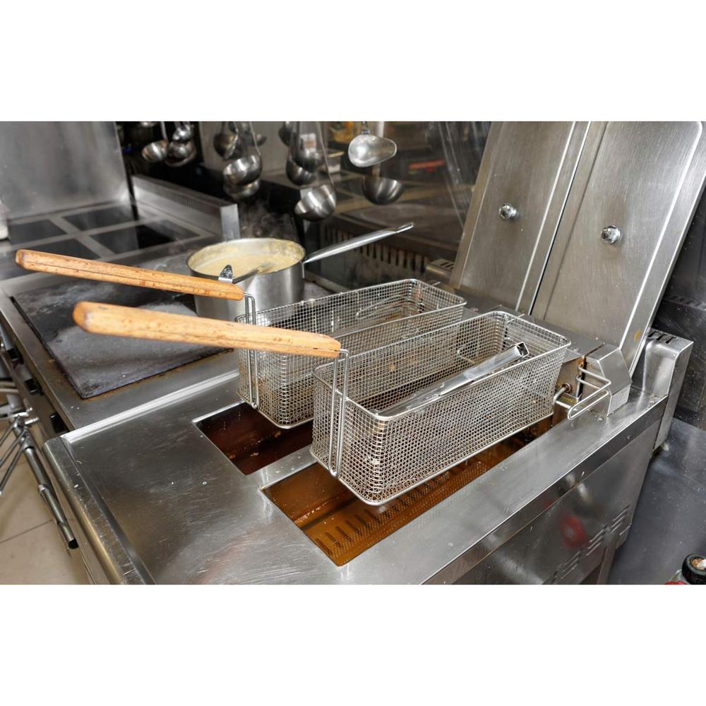 Brushtech B51C Deep Fryer Basket Cleaning Brush